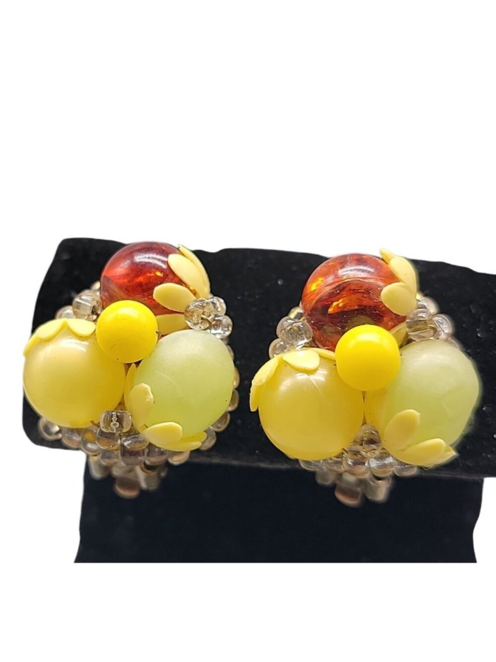Fruit Salad Clip On Earrings Vintage Lucite Cluster Beads Gold Tone Setting - Picture 4 of 9